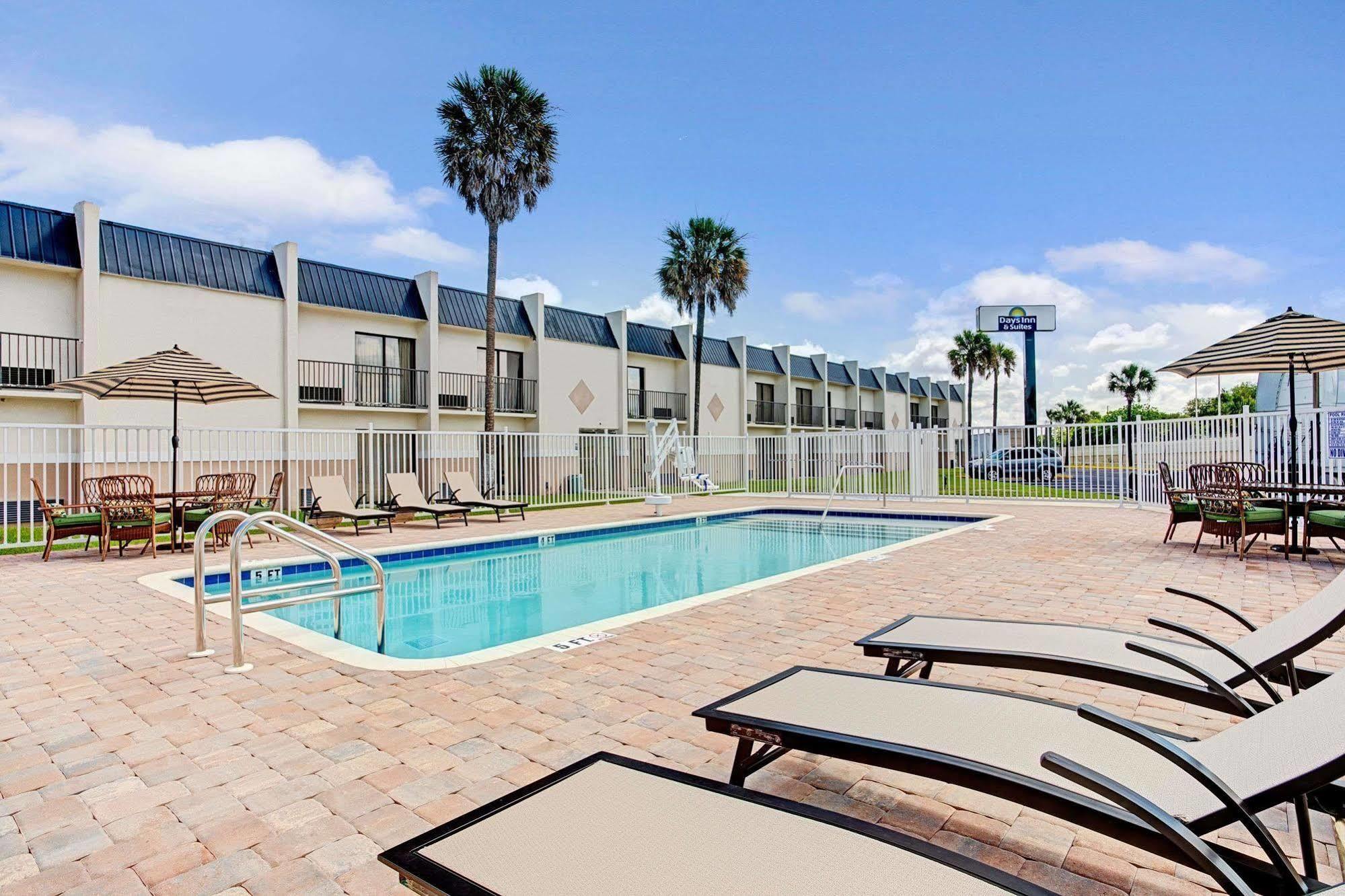 Days Inn & Suites By Wyndham Tampa - Ybor City Exterior foto